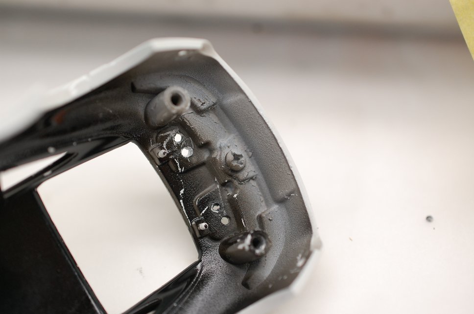 リヤスポは着いたまま塗られてます